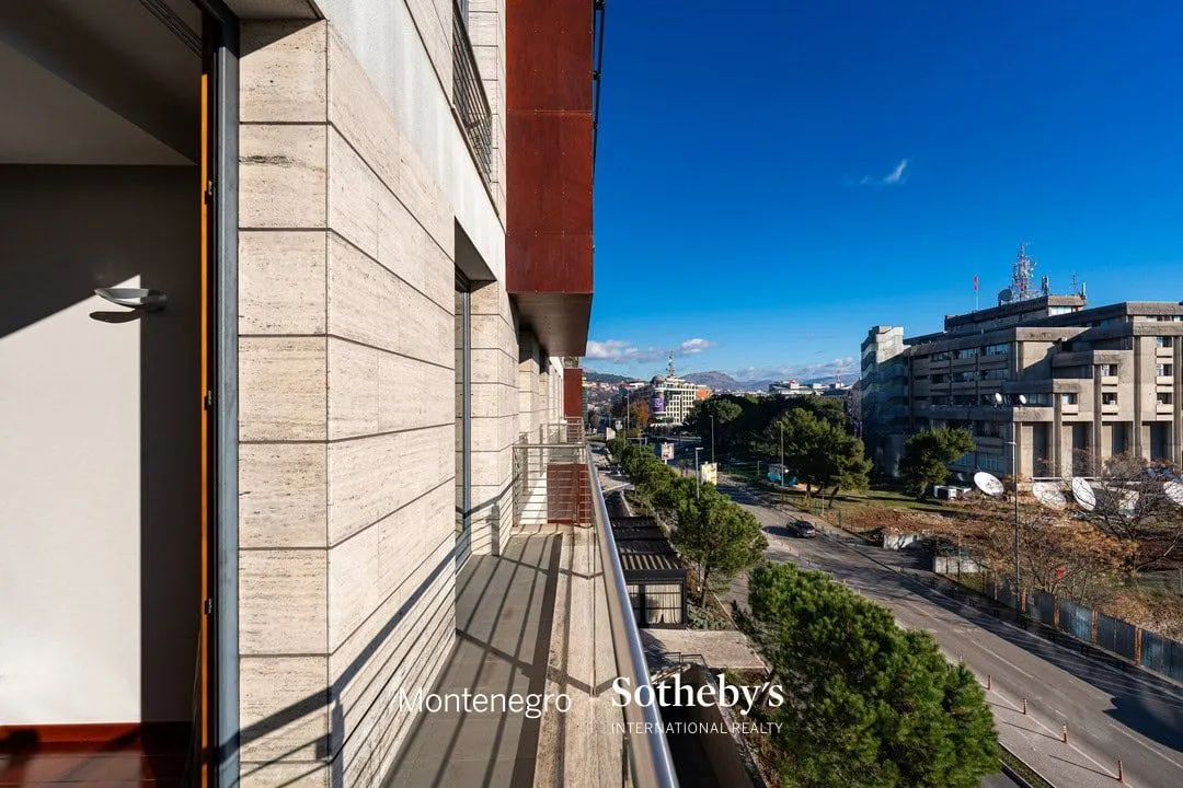 Rent, three bedroom apartment, 204m², Kod Capital Plaze, Podgorica