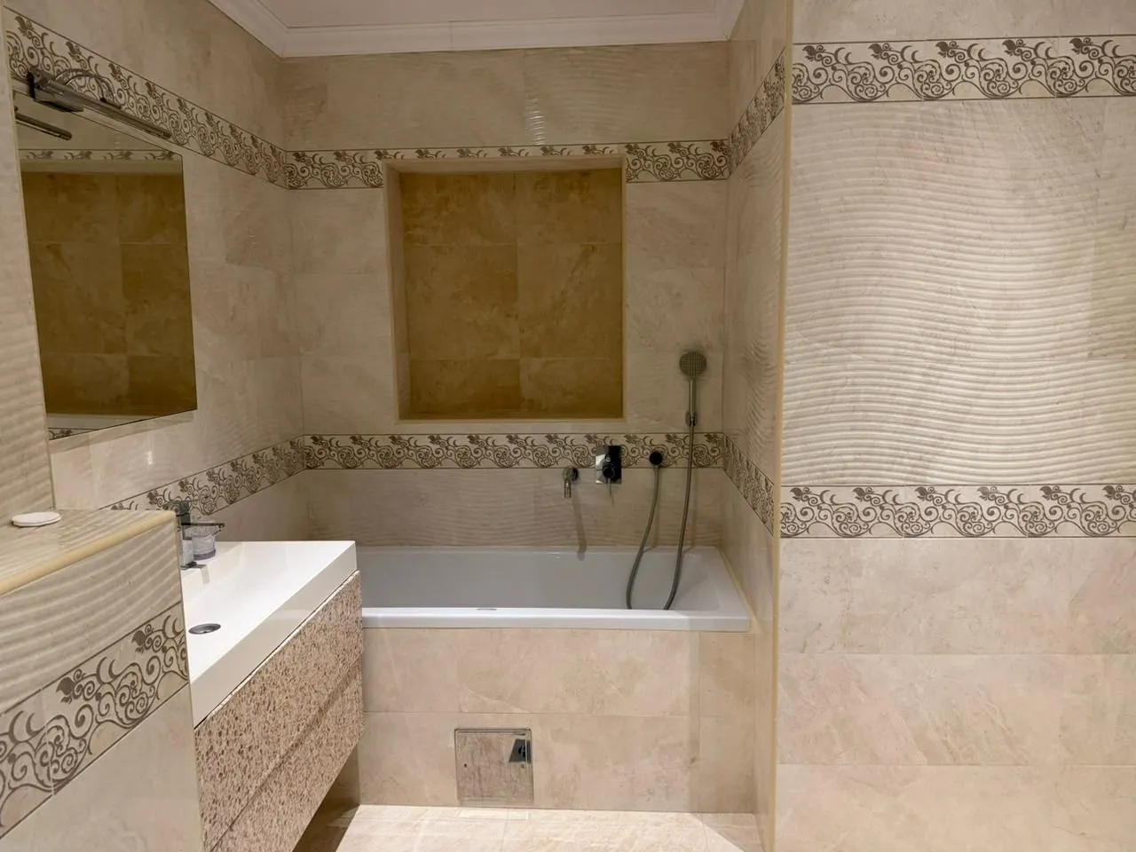 Prodaja, trosoban stan, 115m², Bečići, Budva