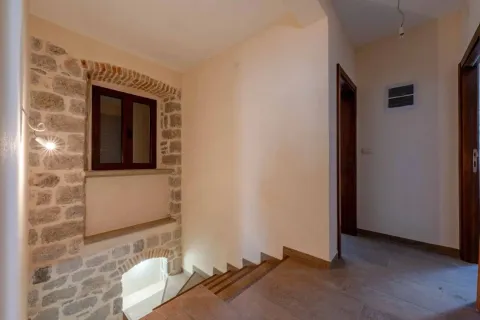 Sale, house, 130m², Muo, Kotor - image 11