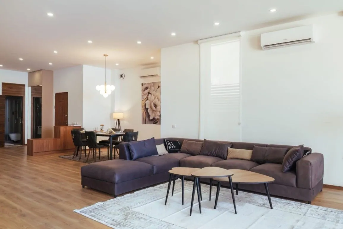 Izdavanje, kuća, 450m², Krimovica, Kotor