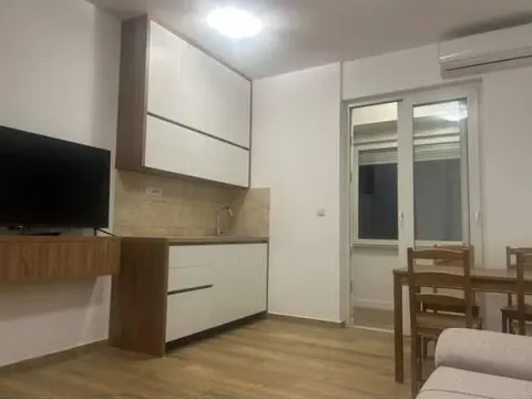 Izdavanje, dvosoban stan, 70m², Centar, Podgorica - image 4
