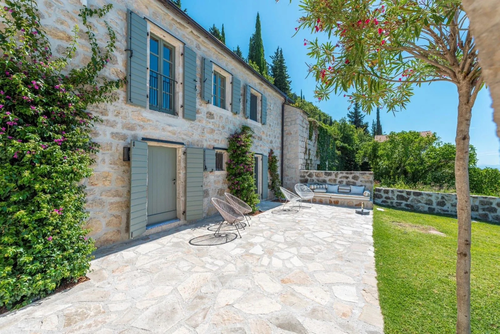 Prodaja, četvorosoban stan, 2000m², Trebešin, Herceg Novi