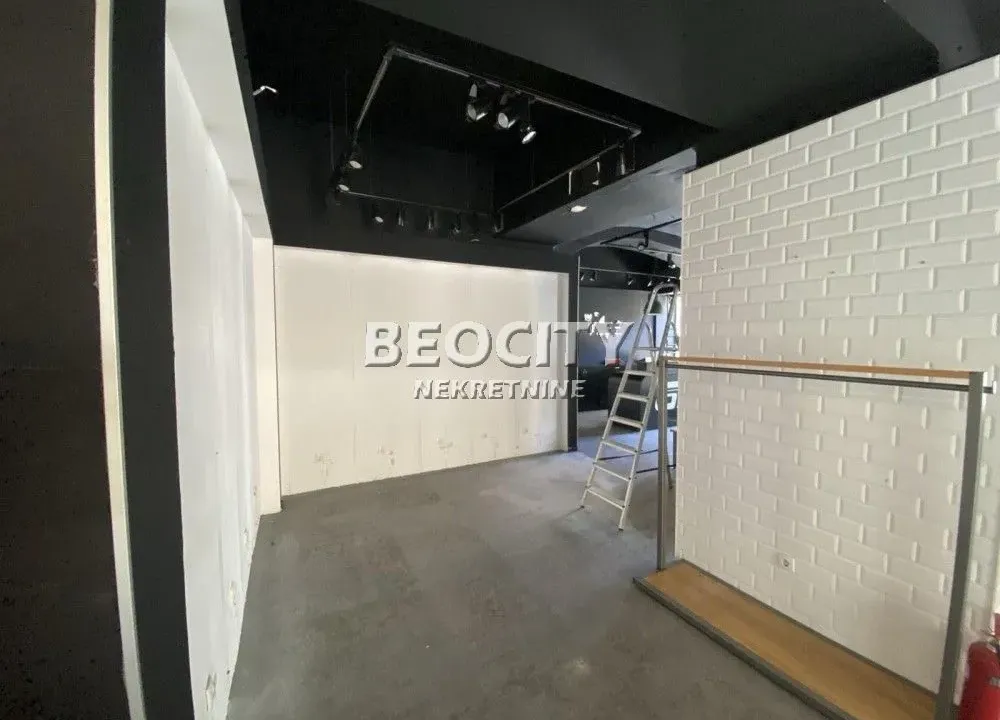 Izdavanje, poslovni prostor, 250m², Centar, Novi Sad