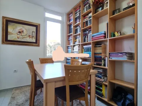 Rent, two bedroom apartment, 76m², Blok 6, Podgorica - image 10