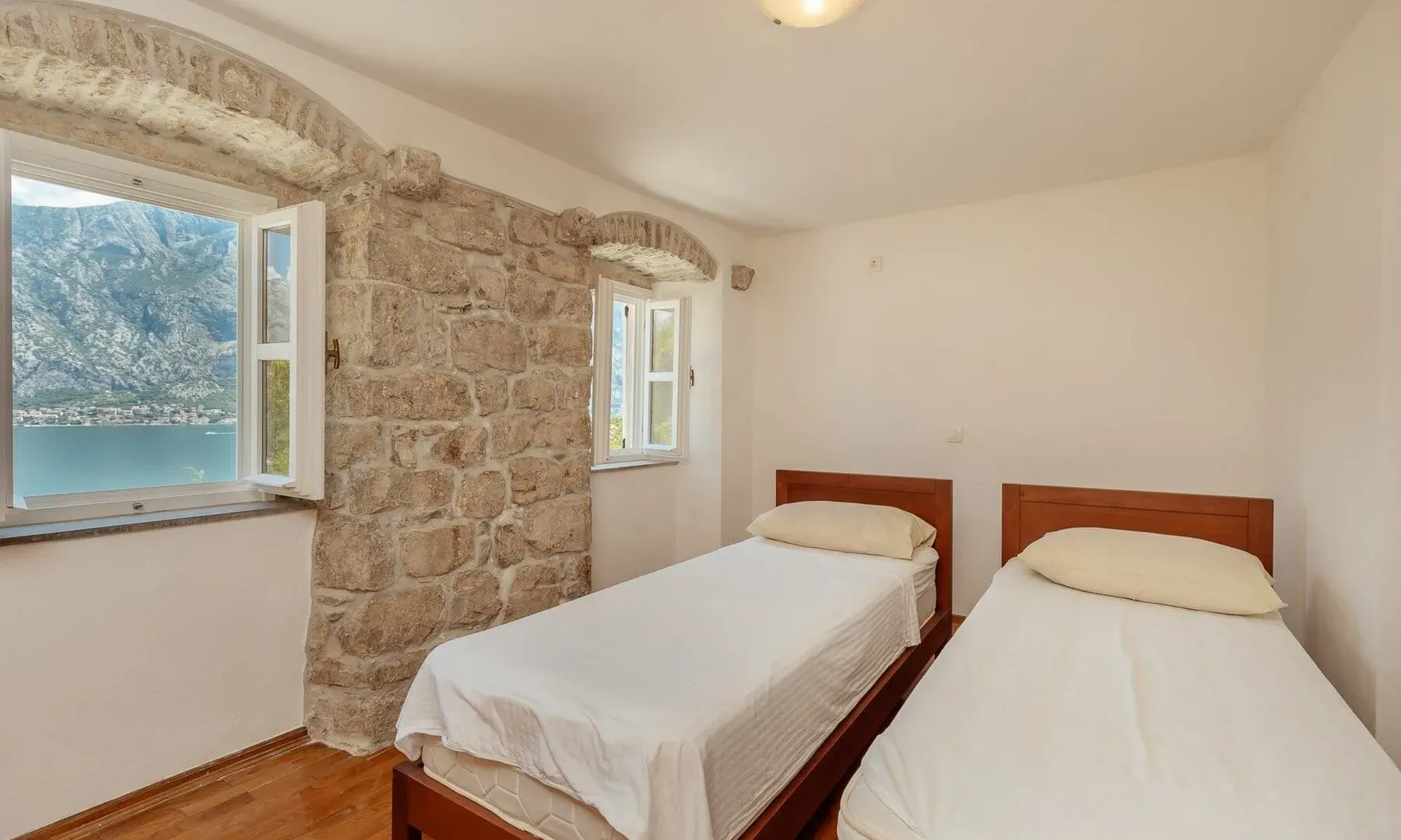Sale, house, 800m², Prčanj, Kotor