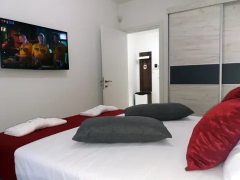 Izdavanje, jednosoban stan, 47m², Centar, Budva - image 2