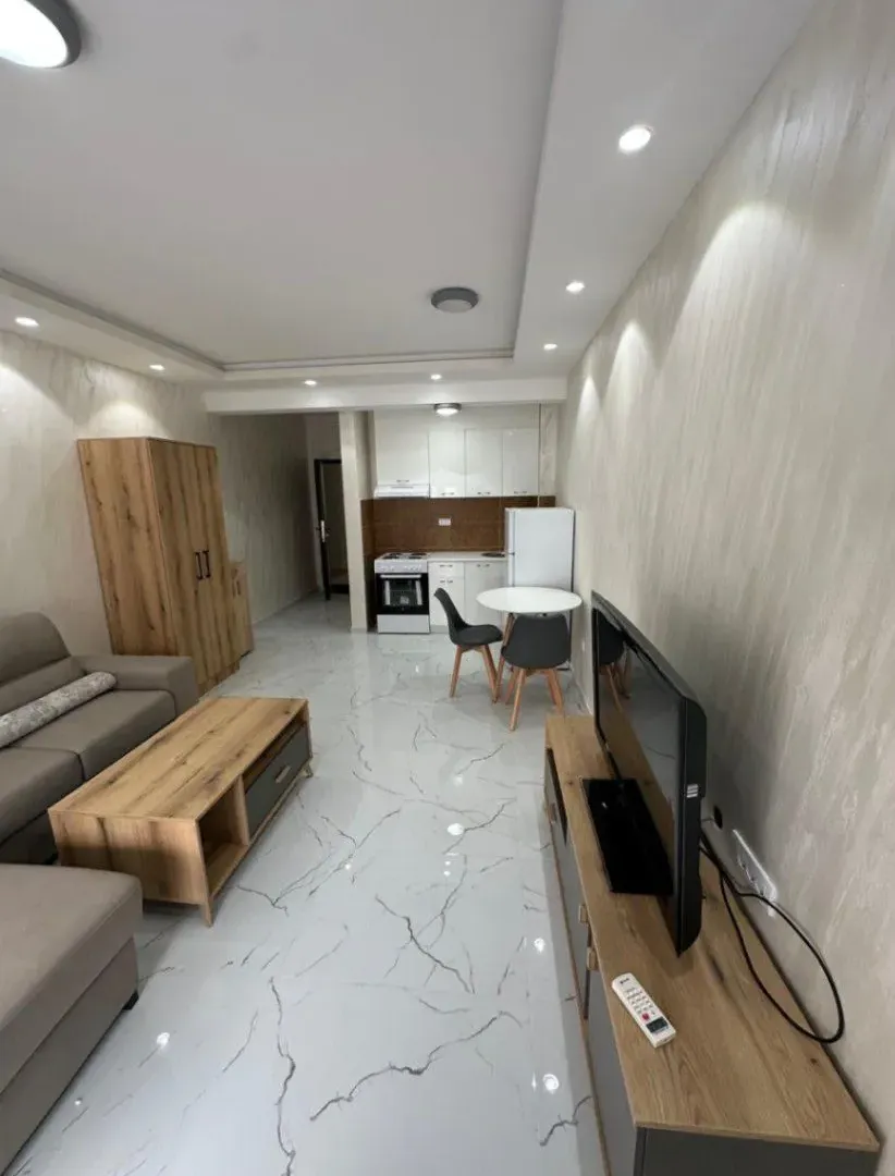 Izdavanje, garsonjera, 30m², Lazi, Budva