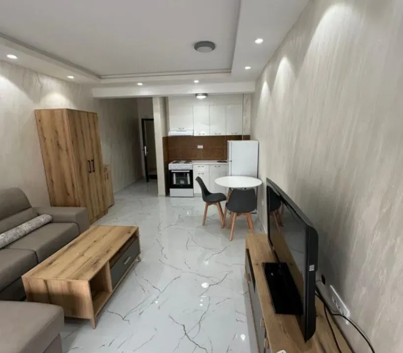 Izdavanje, garsonjera, 30m², Lazi, Budva