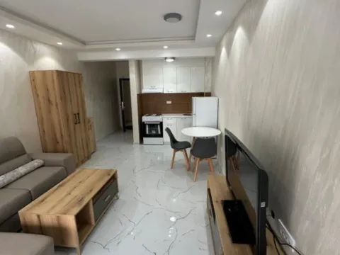 Izdavanje, garsonjera, 30m², Lazi, Budva