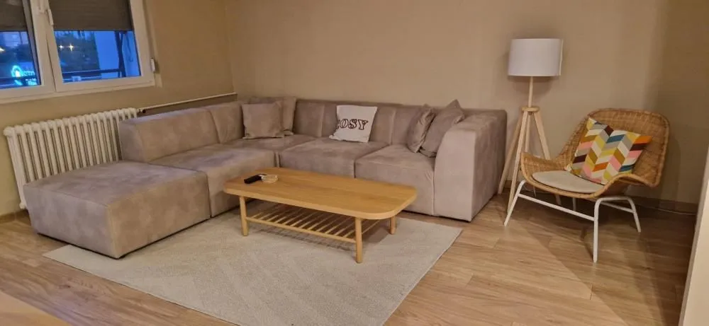 Izdavanje, trosoban stan, 86m², Novi Beograd Blok 63, Novi Beograd Sve Podlokacije