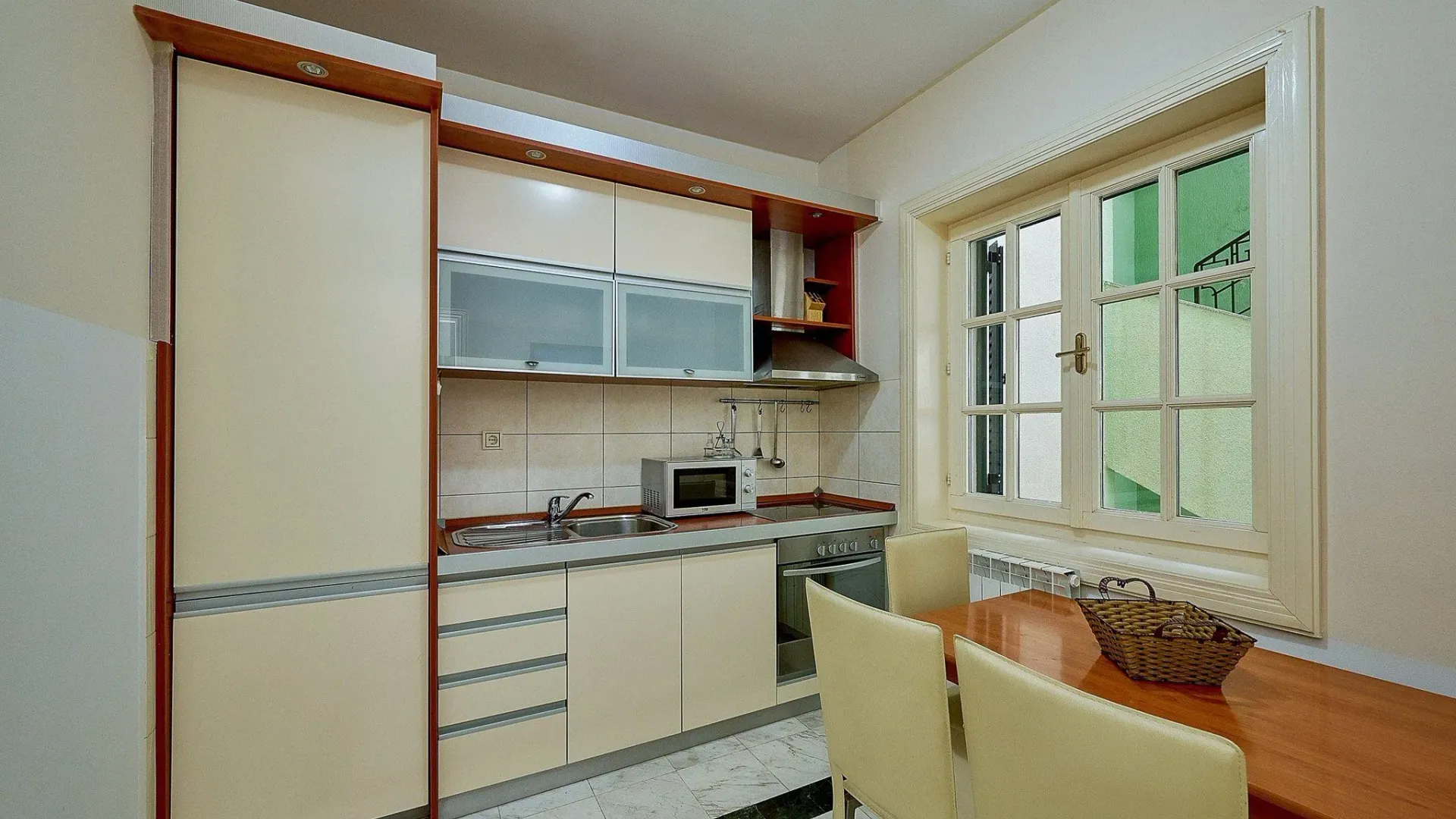 Sale, four bedroom apartment, 89m², Sveti Stefan, Budva