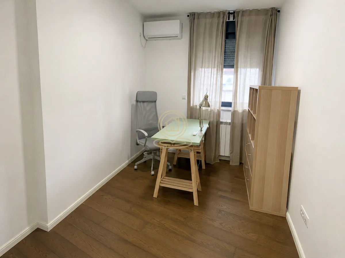 Izdavanje, dvosoban stan, 78m², Vračar Sve Podlokacije, Beograd