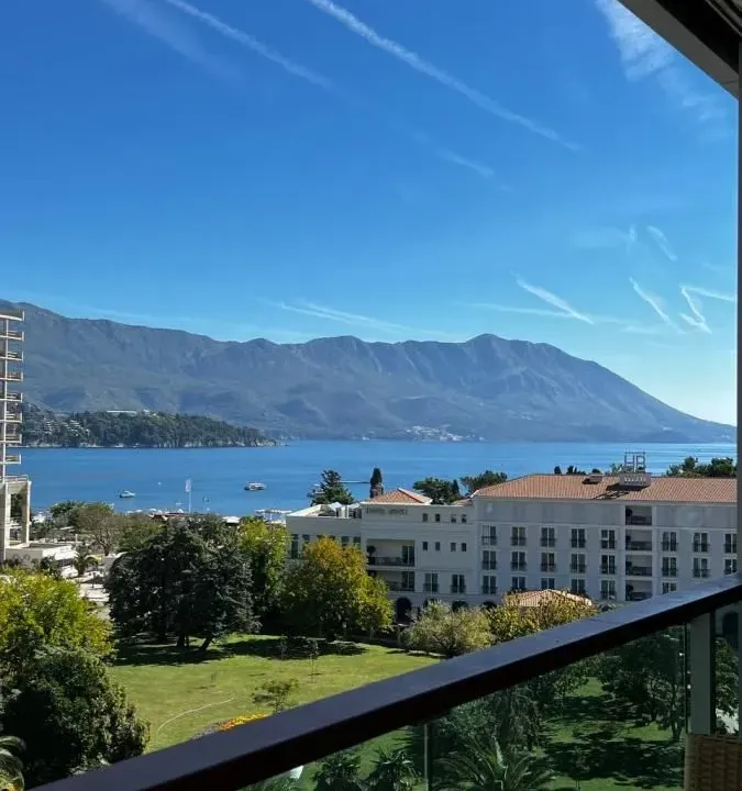 Prodaja, dvosoban stan, 94m², Centar, Budva