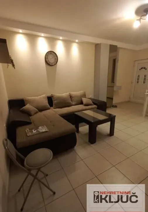 Izdavanje, jednosoban stan, 40m², Sremska Kamenica, Petrovaradin