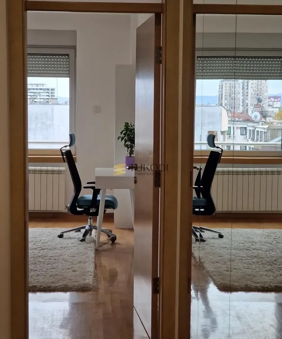 Prodaja, trosoban stan, 105m², Centar, Novi Sad