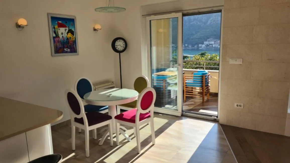 Sale, three bedroom apartment, 108m², Dobrota, Kotor