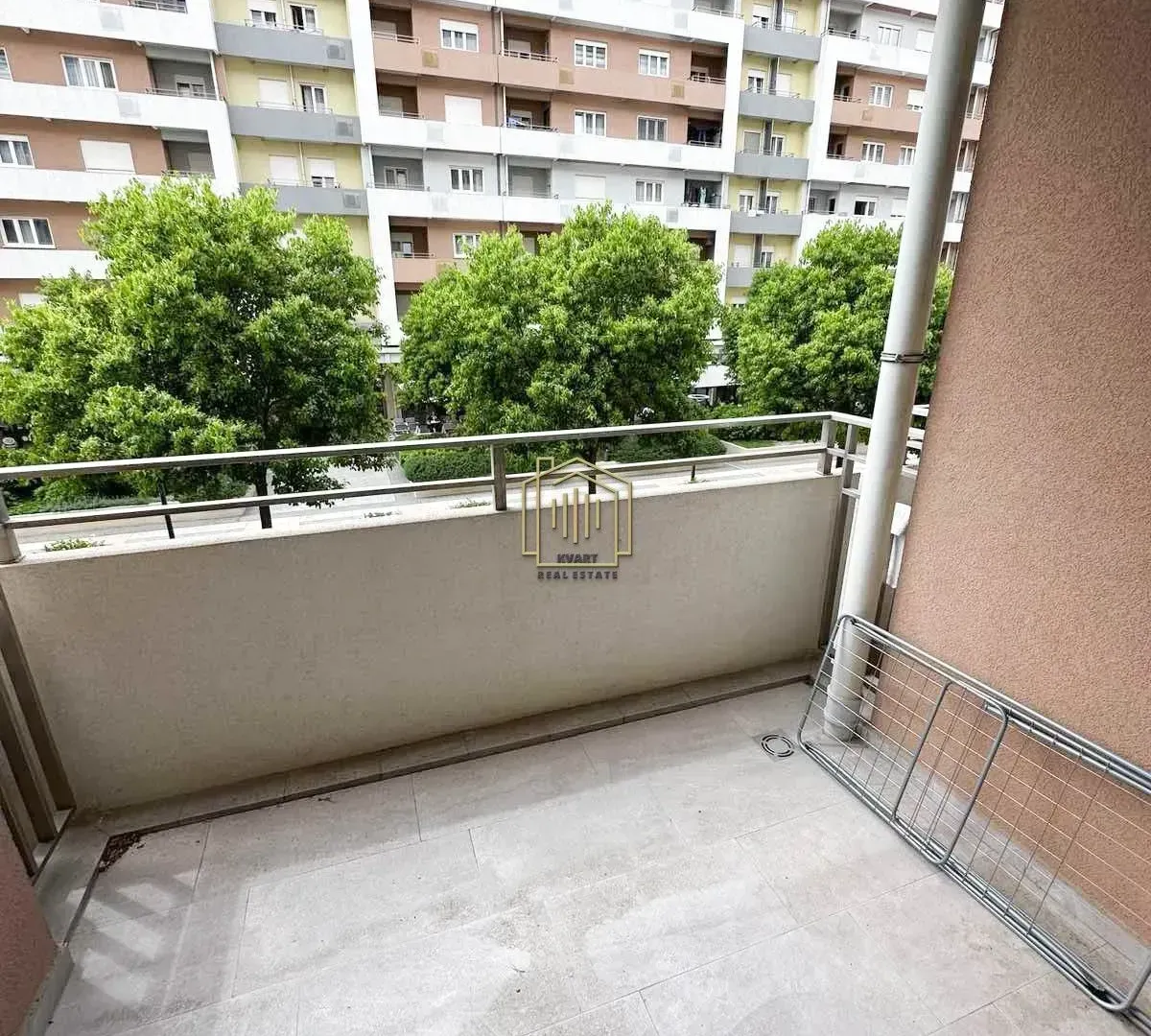 Izdavanje, jednosoban stan, 50m², Central Point, Podgorica