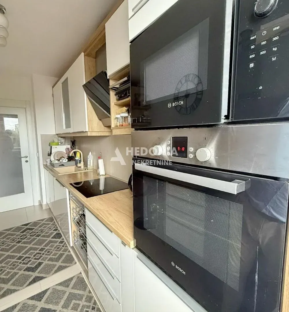 Prodaja, četvorosoban stan, 98m², Zemun Sve Podlokacije, Beograd