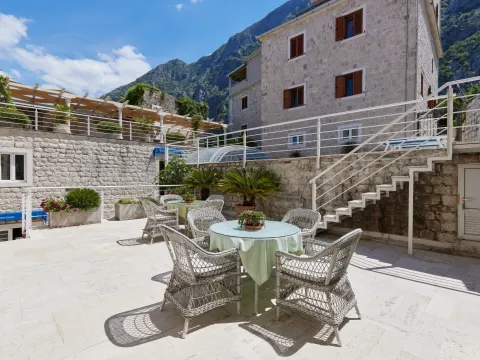 Rent, house, 2117m², Kotor, Crna Gora - image 7