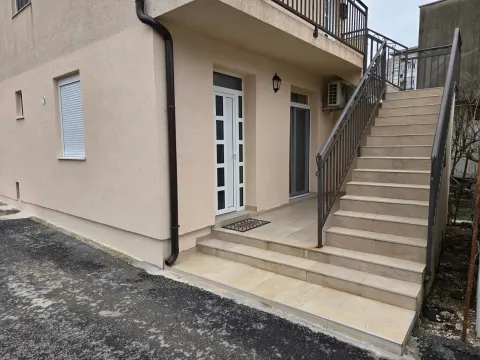 Rent, studio apartment, 25m², Momišići, Podgorica - image 9
