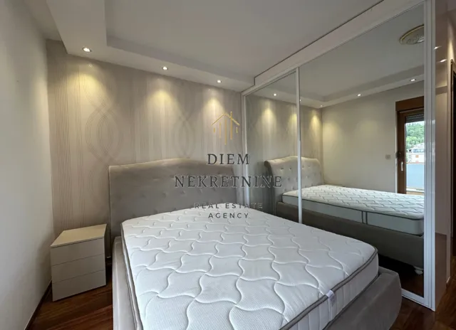 Rent, four bedroom apartment, 130m², Centar, Podgorica