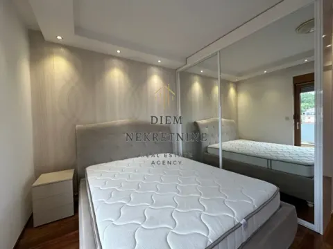 Izdavanje, četvorosoban stan, 130m², Centar, Podgorica - image 6