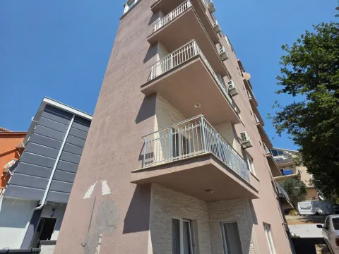Izdavanje, jednosoban stan, 47m², Bečići, Budva - image 9