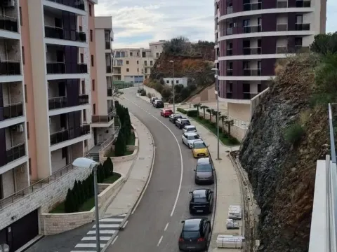 Sale, one bedroom apartment, 44m², Bečići, Budva - image 1