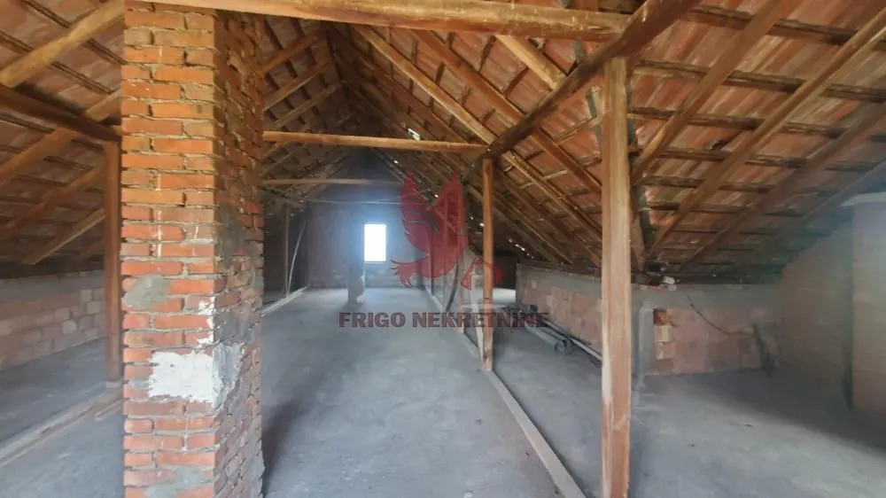 Prodaja, kuća, 280m², Centar, Topola