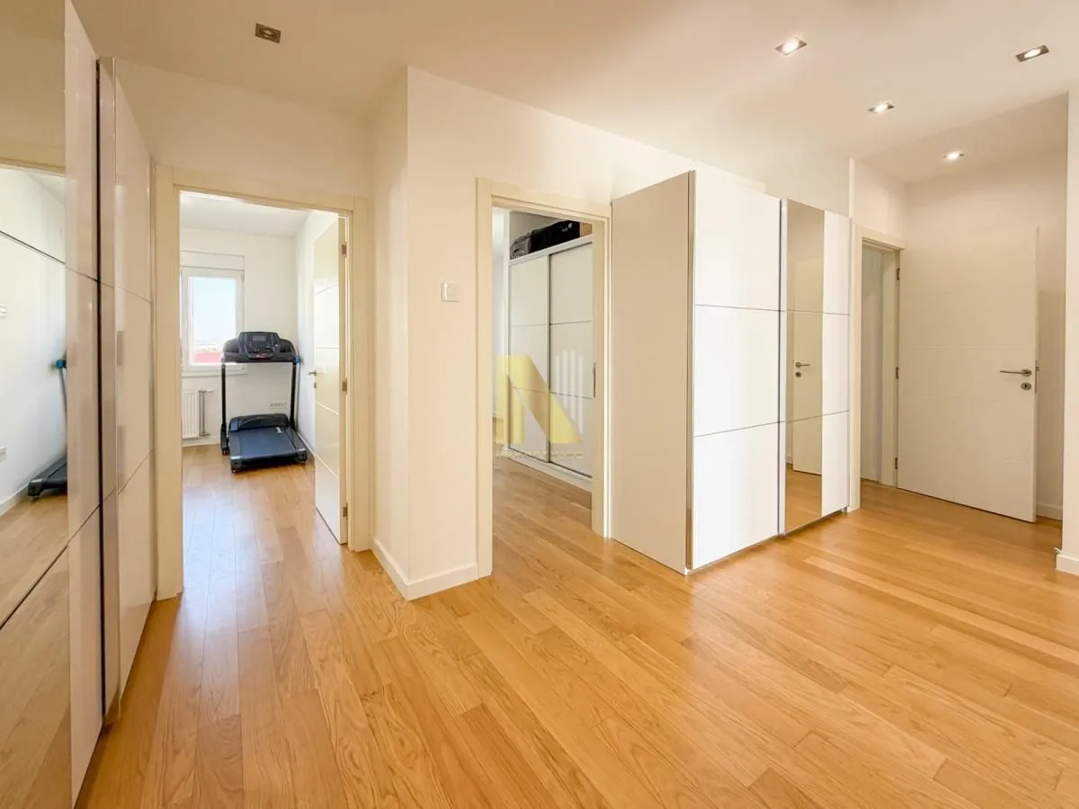 Prodaja, četvorosoban stan, 112m², Adamovićevo Naselje, Novi Sad Sve Podlokacije