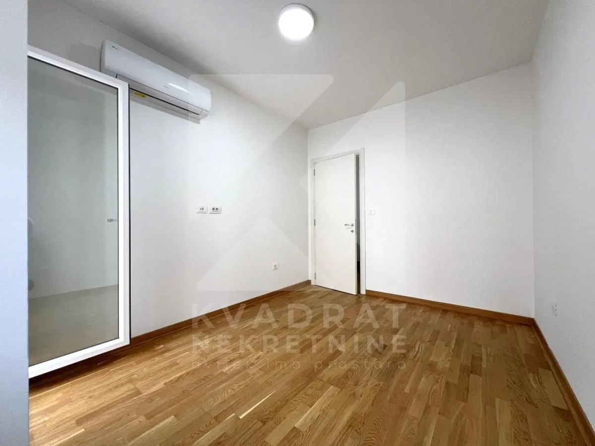 Rent, office space, 64m², City Kej, Podgorica