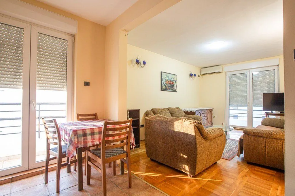 Izdavanje, jednosoban stan, 48m², Ljubović, Podgorica