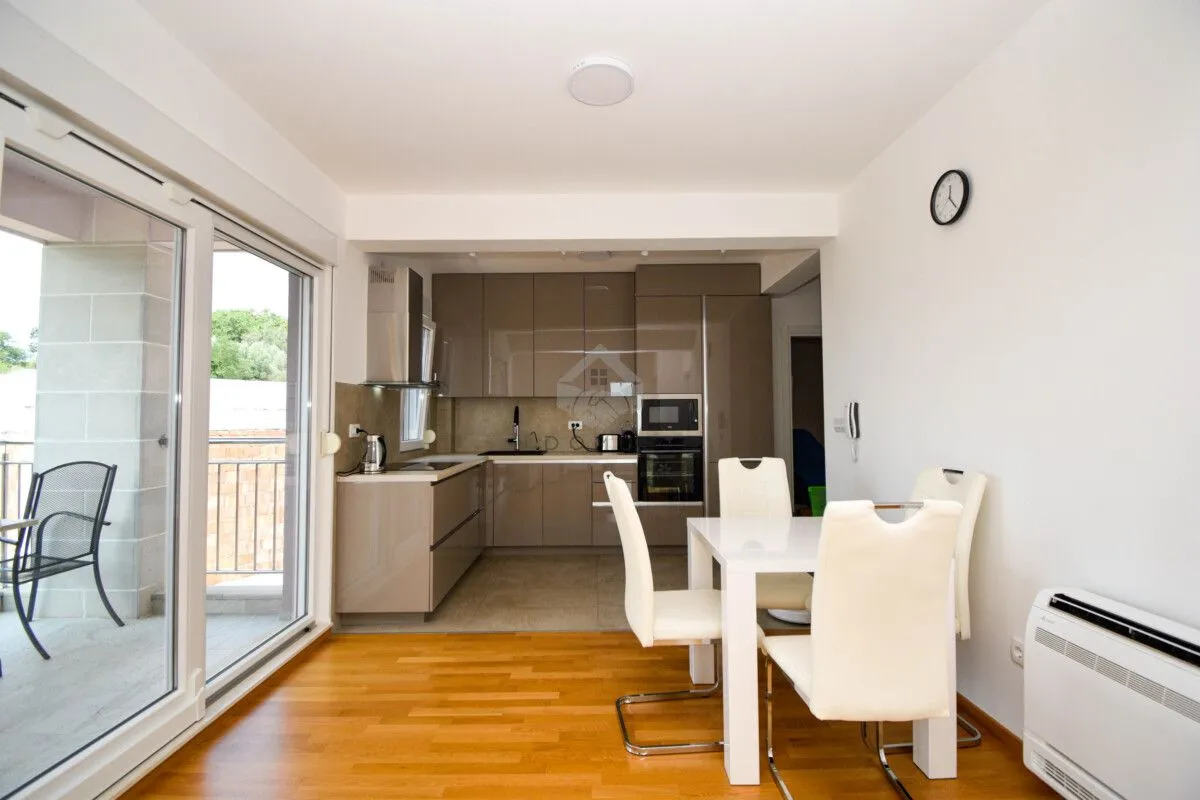 Prodaja, dvosoban stan, 72m², Tivat, Crna Gora