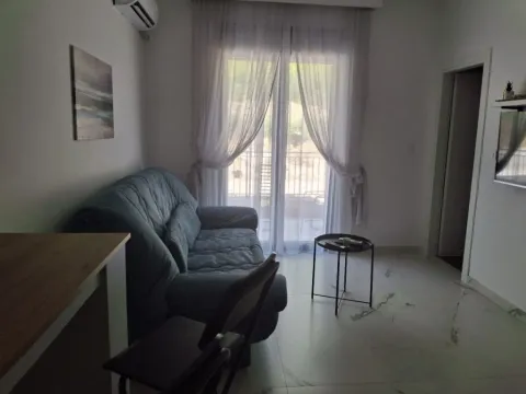 Izdavanje, jednosoban stan, 30m², Dobrota, Kotor