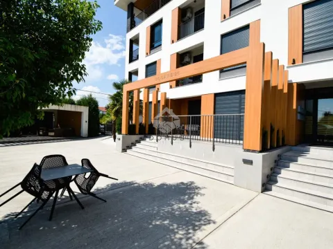 Izdavanje, trosoban stan, 95m², City Kvart, Podgorica - image 2