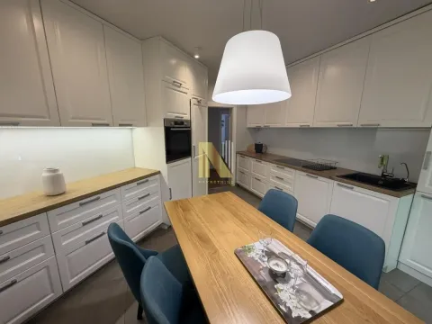 Izdavanje, četvorosoban stan, 100m², Stari grad, Novi Sad - image 9