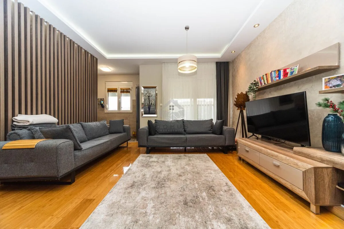 Prodaja, trosoban stan, 82m², Blok 5, Podgorica