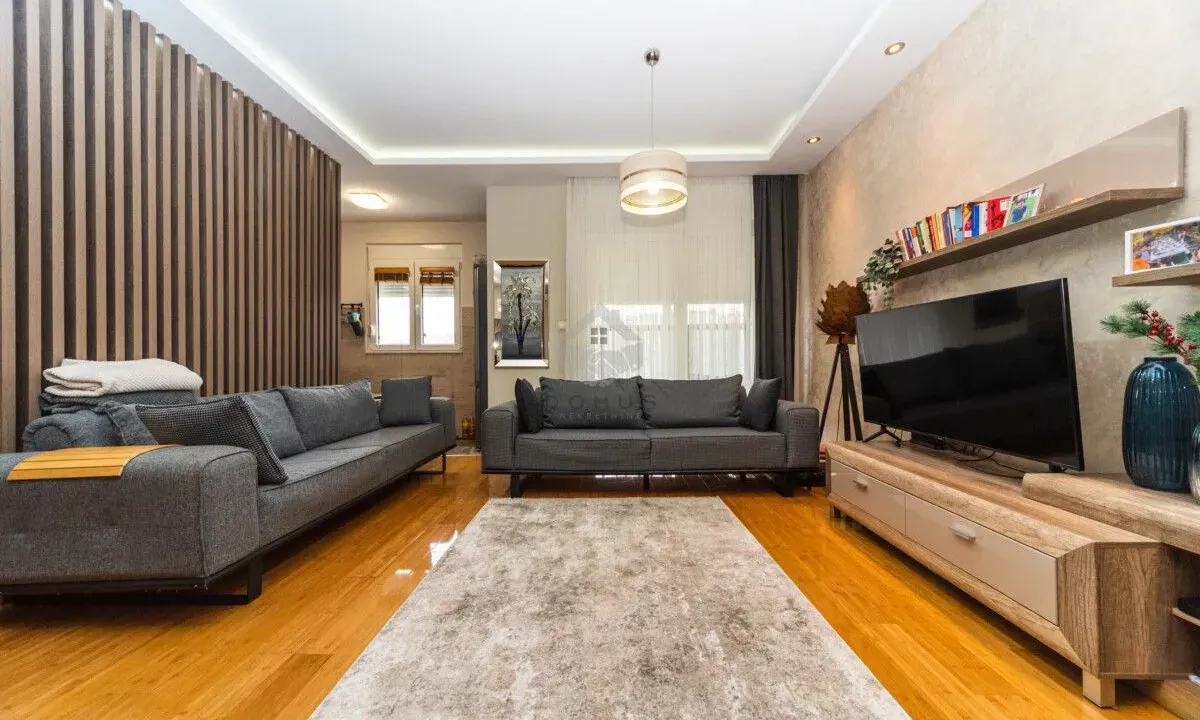 Prodaja, trosoban stan, 82m², Blok 5, Podgorica