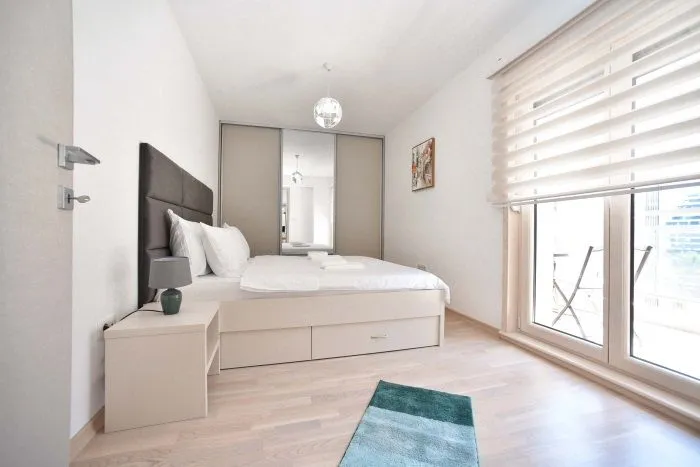 Izdavanje, dvosoban stan, 74m², Centar, Budva