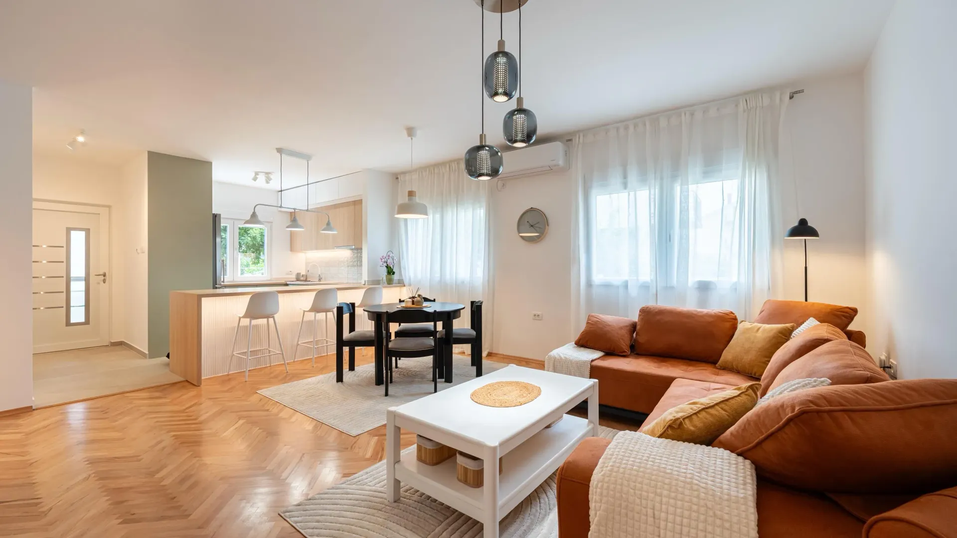 Izdavanje, kuća, 100m², Dalmatinska ulica, Podgorica
