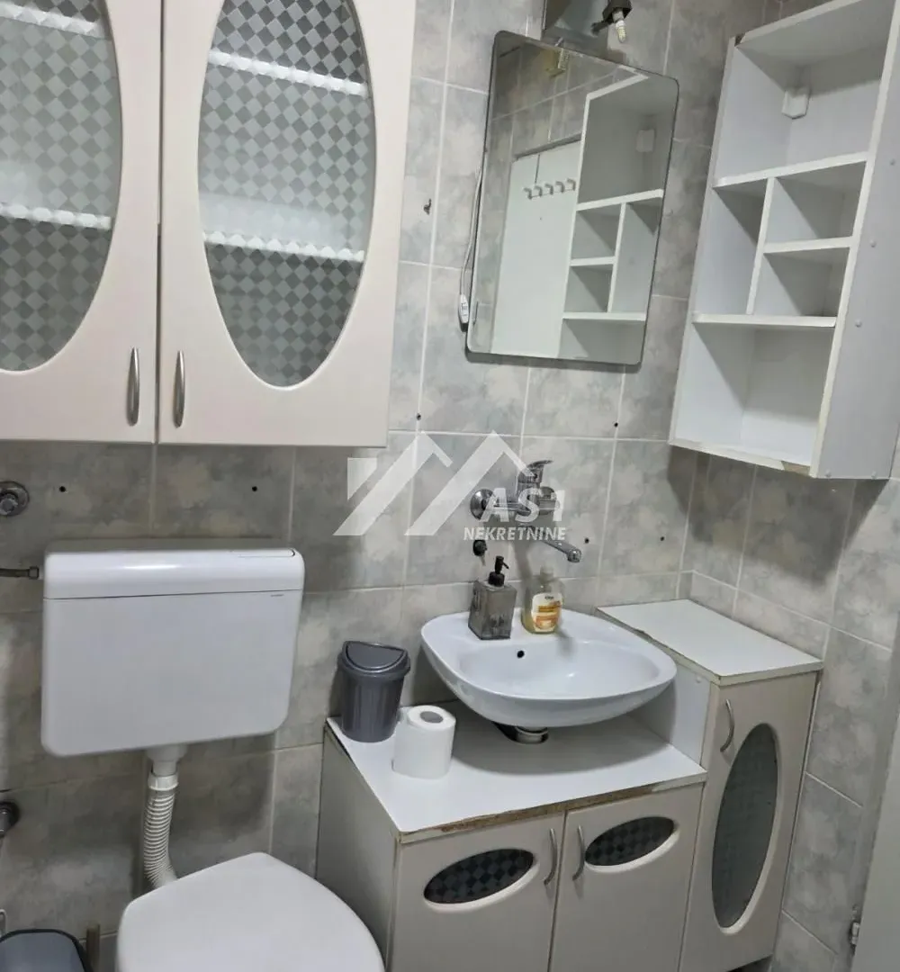 Izdavanje, dvosoban stan, 52m², Grbavica, Novi Sad Sve Podlokacije