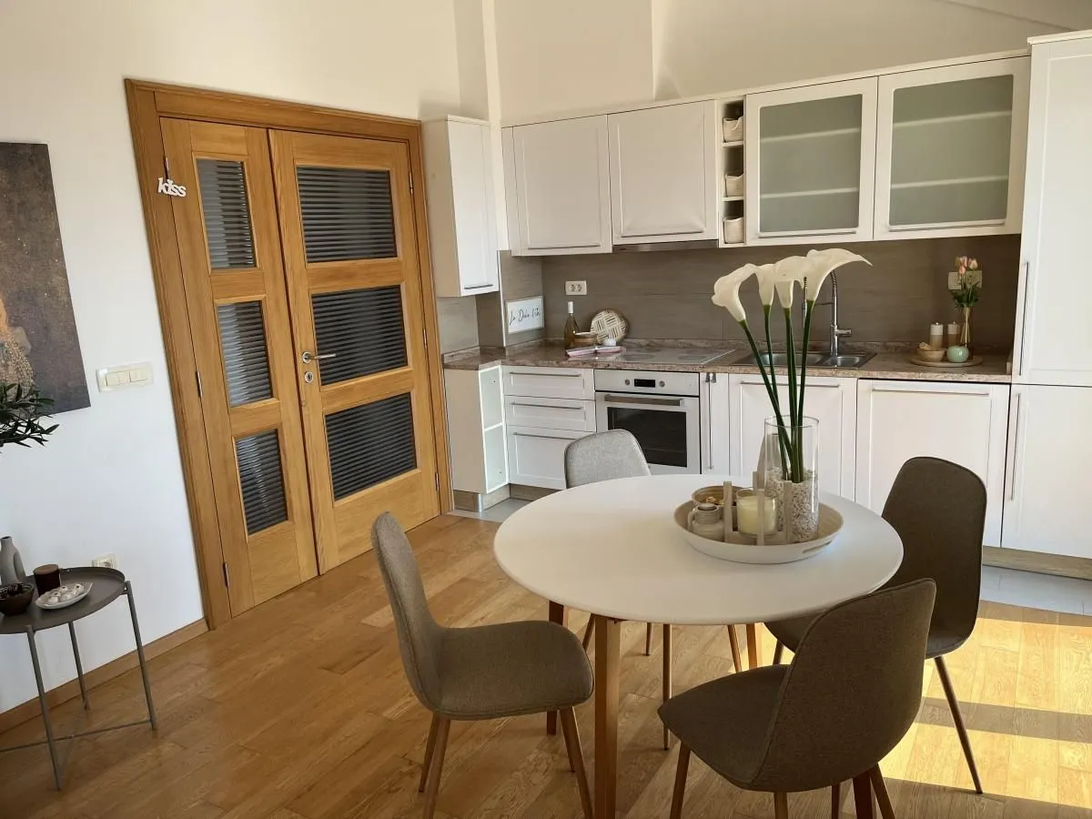 Prodaja, trosoban stan, 99m², Kalimanj, Tivat