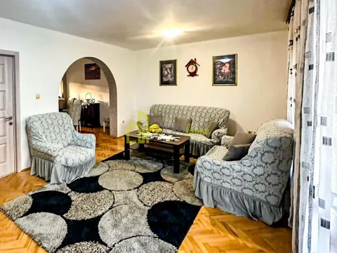 Izdavanje, kuća, 160m², Gornja Gorica, Podgorica - image 15