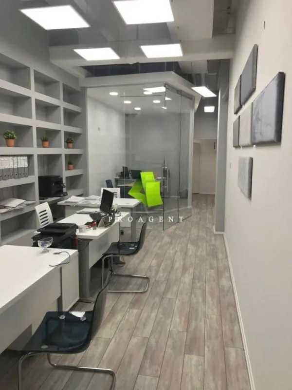 Rent, office space, 48m², Medijana, Niš