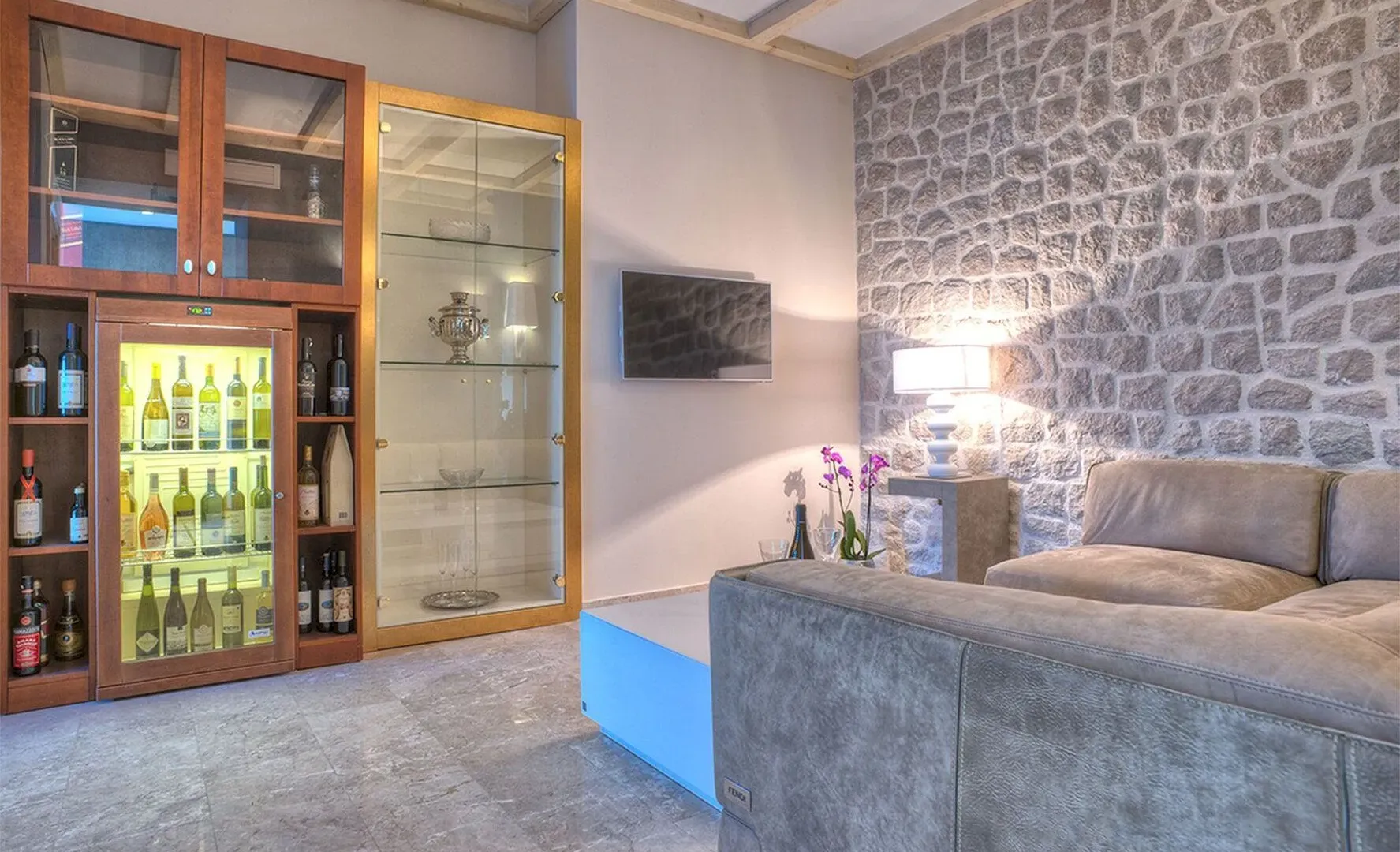 Rent, house, 300m², Krašići, Tivat