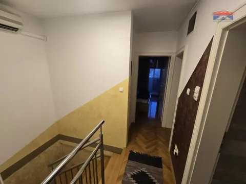 Izdavanje, četvorosoban stan, 105m², Rotkvarija, Novi Sad Sve Podlokacije - image 11