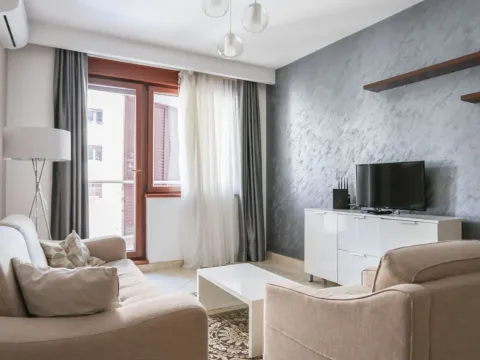 Rent, one bedroom apartment, 67m², Bečići, Budva - image 2