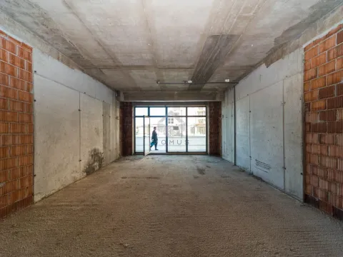 Izdavanje, poslovni prostor, 50m², Stari Aerodrom, Podgorica - image 2