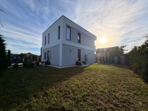 Rent, house, 225m², Gornja Gorica, Podgorica - image 2