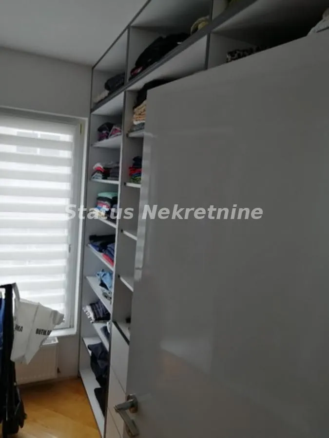 Sale, office space, 330m², Ruma, Srbija